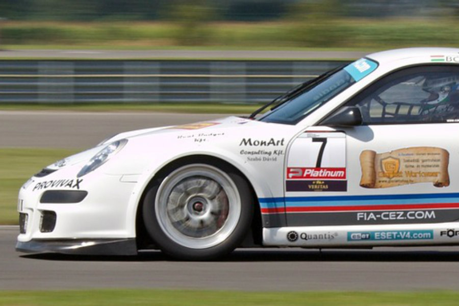 Porsche racing photo